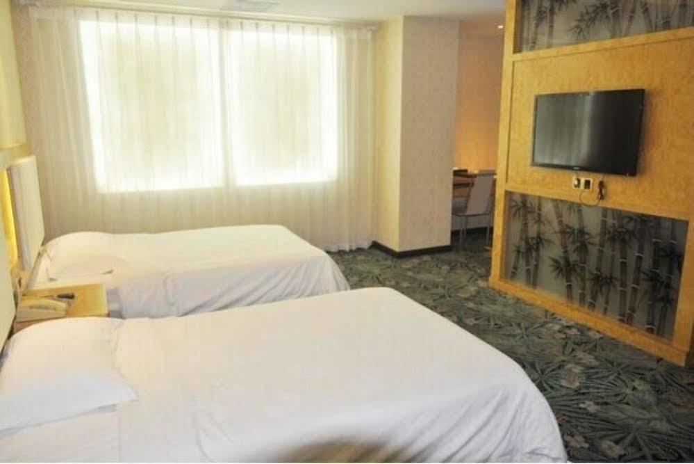 June Hotel Чанчун Екстериор снимка